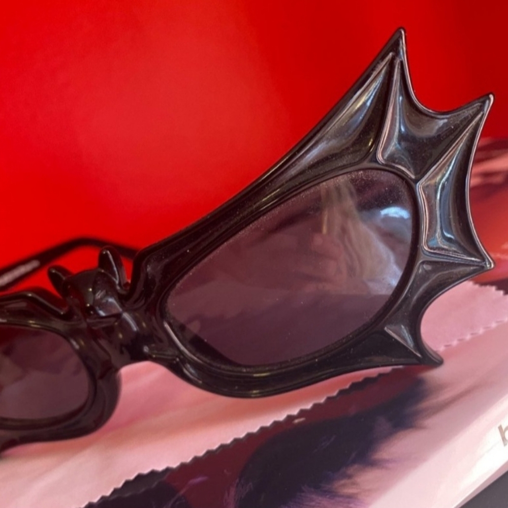 Vampira® Bat Glasses in Black by La Femme En Noir Soldout - Picture 8 of 9